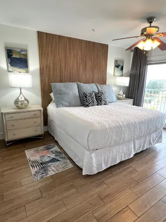 GULF VIEWS, SLEEPS 8, BEACH SERVICE INC! Отели рядом с достопримечательностью «Destin FL Rentals»