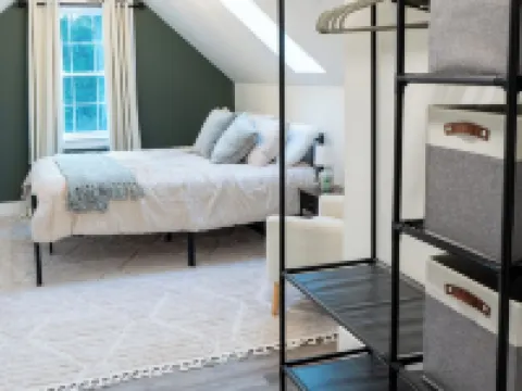 Spacious 5-bedroom house with WiFi, AC in welcoming Paradise 斯特拉斯堡酒店