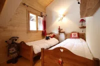 3P 55 m2 apartment in a luxury chalet. Very close to the lifts.