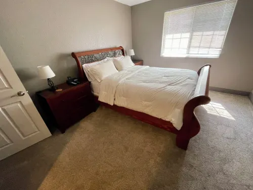 Private top floor spacious 1 bedroom retreat - Guesthouse