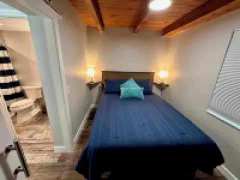 Cottage 31: Hibiscus Hut - Waterfront Lodging in Downtown Tavares, FL