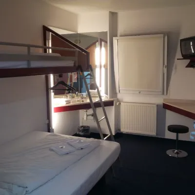 Motel 24h Hannover Hotel dekat Altwarmbuchener See