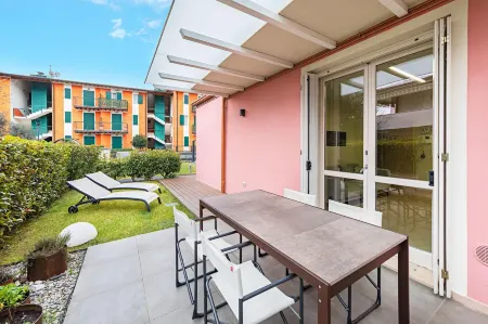 Appartamento in Villa Beatrice PT7 by Wonderful Italy Отели рядом с достопримечательностью «Campeggio Maderno Di Avanzi Roberto»