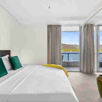 Reef - Waterfront City Pool Sauna & Gym Rooms