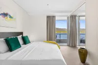 Reef - Waterfront City Pool Sauna & Gym