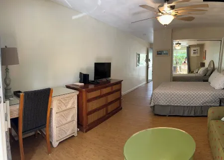 Charming Condo Hotel in lovely Beach front Kailua-Kona with AC, WiFi Отели рядом с достопримечательностью «Маниниауоли Бич»