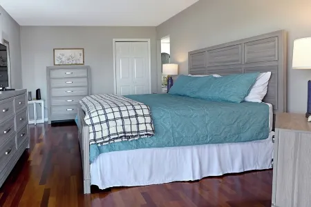 Quiet Condo with King Suite 4 Miles from the Beach,Private Balcony,Pool Hot Tub.