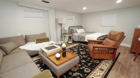 Stylish centrally located 5-bedroom house in enjoyable Cedar City with AC, WiFi