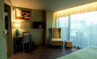 Hotel Jaguar Oporto - Airport to Hotel and City is a Free Shuttle Service