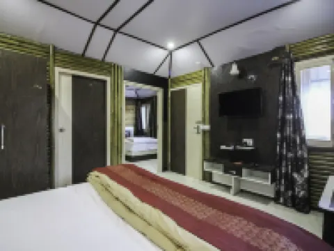 Glamwood Resort Hotels in Kempty Range
