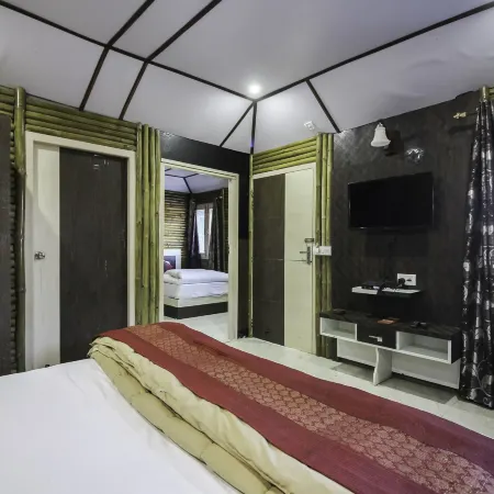 Glamwood Resort Hotels in Kempty Range