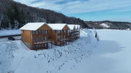 Keweenaw Waters Resort Отели в г. Юг Рейндж