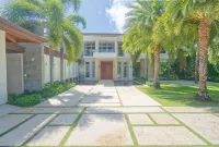 Modern Villa with Ocean View and Service Staff Hotels in 