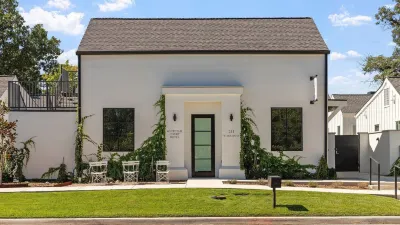 Whitetail Court Hotel Hotels in Fredericksburg