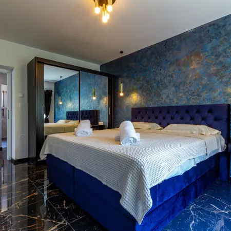 Luxury Hedone Apartment Near the Bridge with Private Spa Zone
