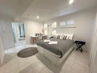 Castaway in Tugun Hotels near Currumbin Wildlife Sanctuary