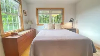 Modern Cabin retreat.  A world away but 3 miles from downtown Asheville.