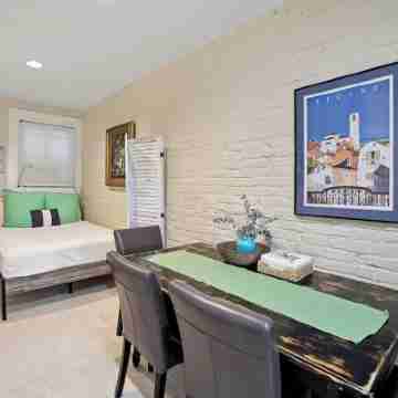 CAP Hill-Walkout EngBsmt- 2 blks Eastern Market METRO -FREE Parking Rooms