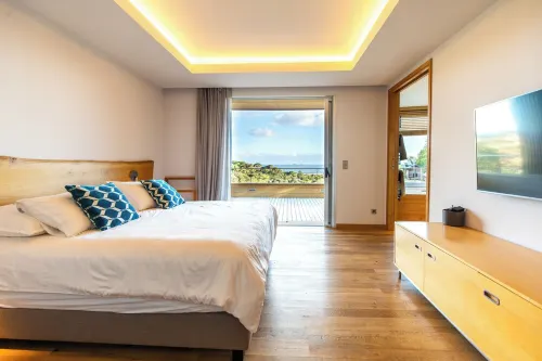 Palombaggia - Villa "SUNTUOSA": Where Luxury Meets Privacy
