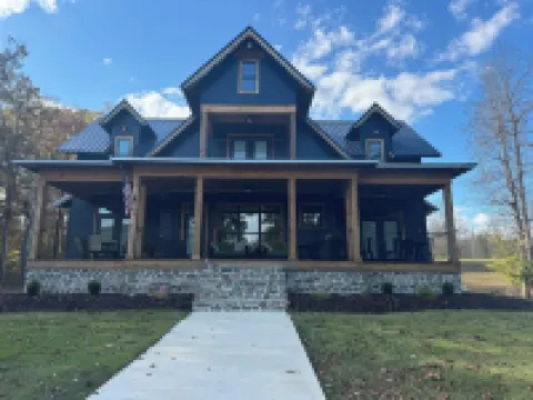 Stunning 4-bedroom house with amazing outdoor space and dock in Double Springs.