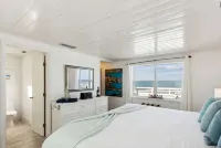 "Seaglass Cottage" - Direct Oceanfront, Vilano beach access near St. Augustine