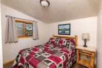 Waterfront Peninsula Escape Cabin - 4-Star