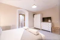 Venlaw Castle, 2 bed apartment, pet friendly