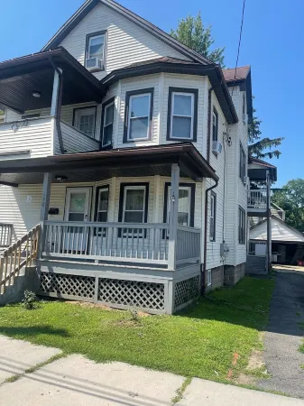 Kid friendly neighborhood!  Everyone is welcomed in this cozy apartment home!