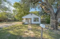 Walk To A-Train, Mins To TWU & UNT  2BR In Denton