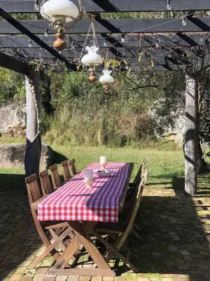 7 minutes from Wollombi town, 5 acre property with cozy house and separate barn.