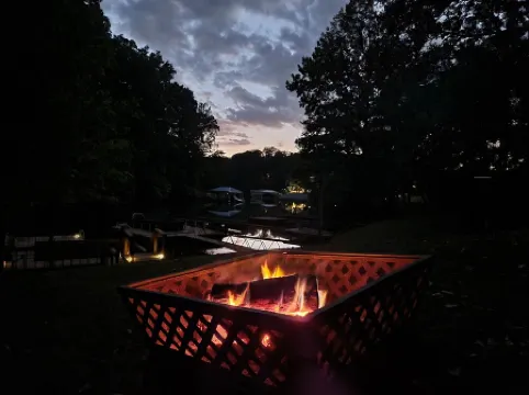 Keowee Adventures ~ Peaceful Lakefront Home on Keowee ~ 7 Miles from Clemson!