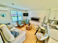 Cozy, Relaxing, Center City Retreat with Private Rooftop Deck!