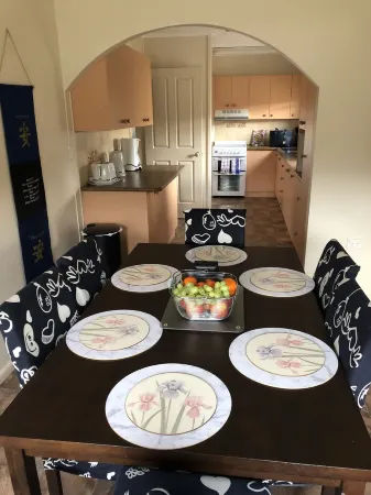 5 bedroom close to hospital/Sport facilities