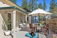 Cottage-style Unit on Manly Beach Hotels in Manly