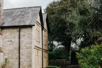 Kenegie Manor Court - Apartment with Heated Pool in Grade II listed Manor House โรงแรมใน