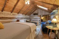 Creekside historic log cabin w/ modern amenities at historic Wade's Mill