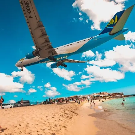 Tropical Gem! Watch Jets Fly into Airport+Ocean Beach+Garden Views+Many Perks!!!