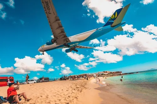 Tropical Gem! Watch Jets Fly into Airport+Ocean Beach+Garden Views+Many Perks!!! - balcón