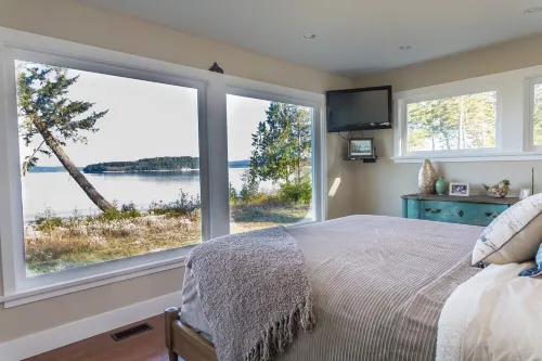 "The WhaleHouse"~ Upscale, 4000 Sq Ft Home For Large Family / 3.8 acres