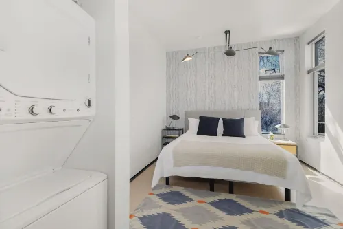 Sunny Chic Baca Railyard Retreat: Balcony + Full Kitchen + Laundry