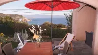 Nice studio, spacious, air-conditioned, near village, sea view in small residence.