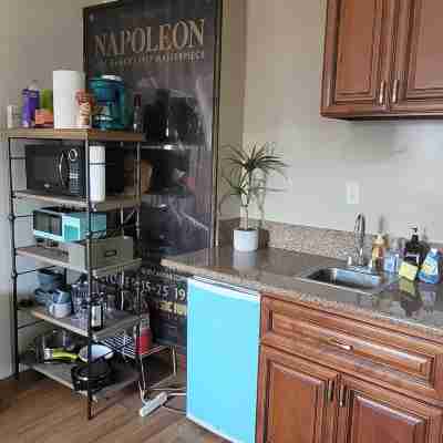 Cozy Studio Retreat, centrally located, with WiFi and AC Others