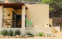 Transhi by Cunuc'i Cristi, we are completely off-the-grid, ground with nature! Hotels near Clear Kayak Aruba