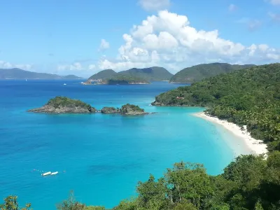 Million Dollar Views: Walk to Beach, Pools, and Restaurant  호텔