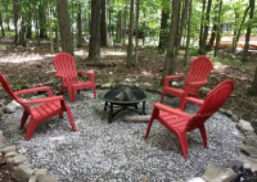 Chalet in the heart of Poconos, romantic getaway near pools and lake Hotels in Coolbaugh Township