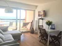 FACING THE SEA, Very nice apartment T2, large balcony and beach below