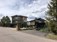 Experience a Relaxing Retreat at Lookout Mountain Lodge Hotels near The Buffalo Bill Museum and Grave