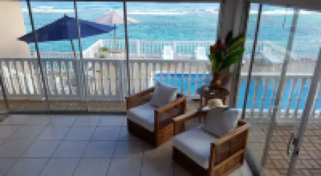 Sapphire Reef Villa, Ocean Front on a Protected Reef, Pool, Staffed, Private