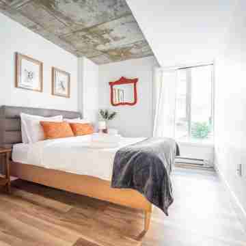 Rustique, NEW in Quebec city - 2 rooms + 2 bathroom (pool on roof during summer) Rooms