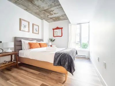 Rustique, NEW in Quebec city - 2 rooms + 2 bathroom (pool on roof during summer)